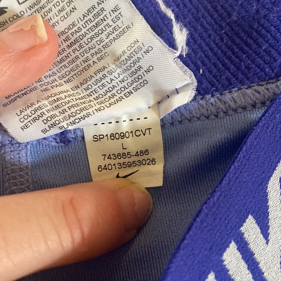 Nike Pros - Picture 2 of 2